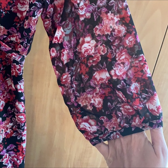 NWT Small Floral Maternity Top - Picture 6 of 10
